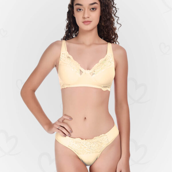 Luxurious Lace & Lycra Lingerie Set – Soft, Stretchable, and Breathable for a Feminine, Sexy, and Comfortable Feel (Cream Color)