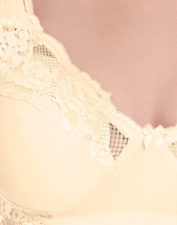 Luxurious Lace & Lycra Lingerie Set – Soft, Stretchable, and Breathable for a Feminine, Sexy, and Comfortable Feel (Cream Color)